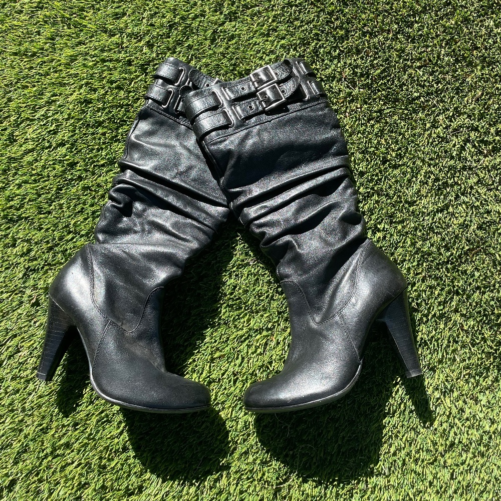 Knee-high high heel buckle boots